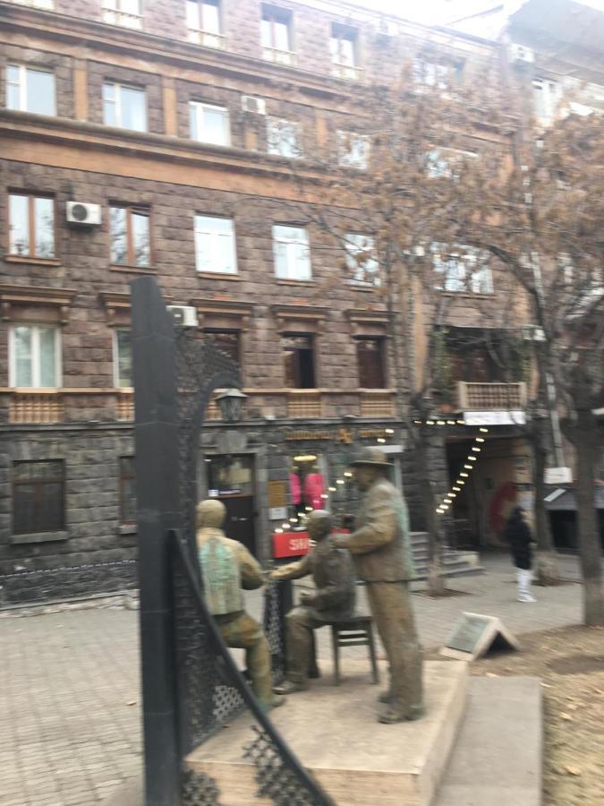 Yerevan, Abovyan 34 My Street Exterior photo